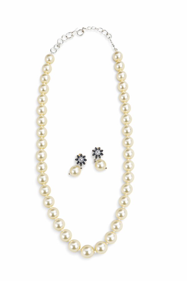 Glass Pearl Off White Color Round Shape Beaded Necklace / MalaWith Brass Metal