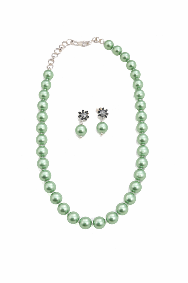 Glass Pearl Pastel Green Color Round Shape Beaded Necklace / MalaWith Brass Metal