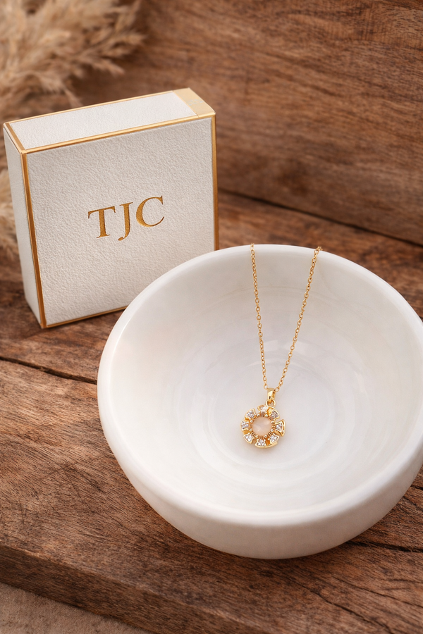 Anti-Tarnish Ivory Pearl Circular Floral Shape Chain Pendant & Premium Quality & Statement Anti - Tarnish Jewelry