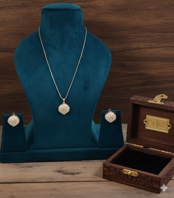 TJC Traditional Indian Moissanite Glass Polki Chain Pendant – 22K Gold Plated (Adjustable 22–24 Inch)